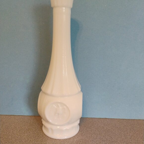 Wheaton Glass Eagle Medallion Pattern Milk Glass Vase - Picture 2 of 3